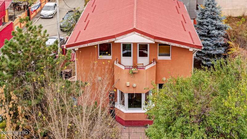 Metrou Aurel Vlaicu, vila cu 345 mp teren, curte 263 mp