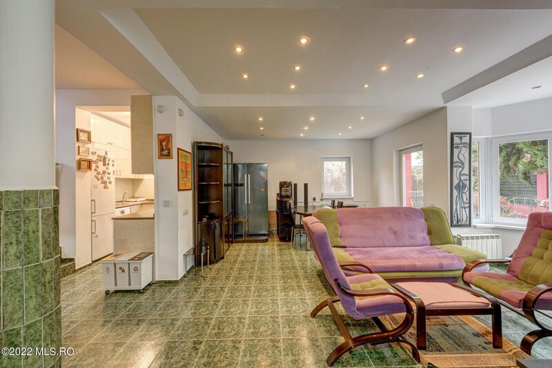 Metrou Aurel Vlaicu, vila cu 345 mp teren, curte 263 mp