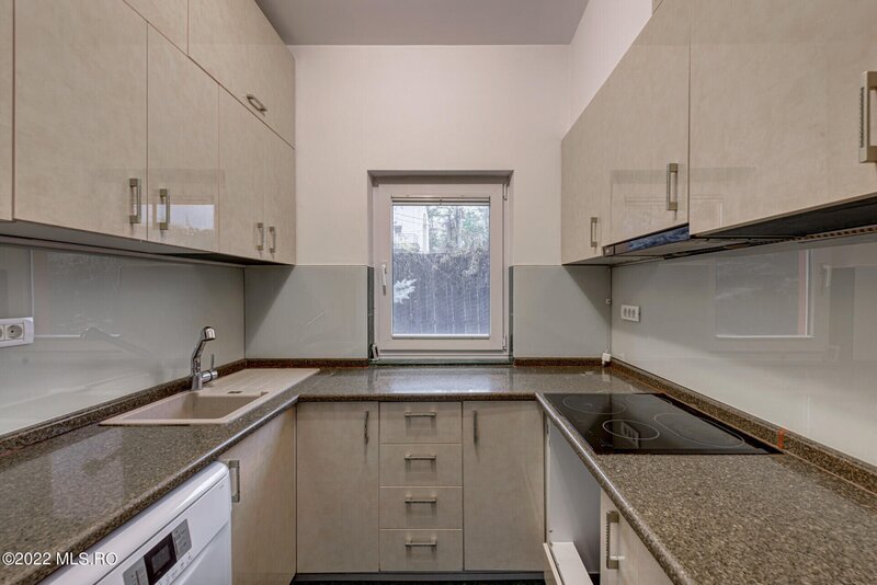 Metrou Aurel Vlaicu, vila cu 345 mp teren, curte 263 mp