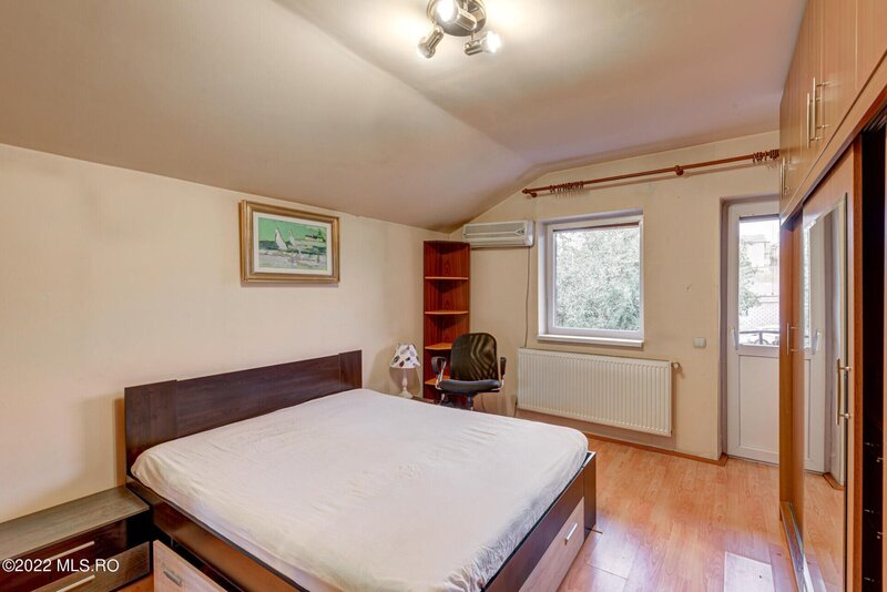 Metrou Aurel Vlaicu, vila cu 345 mp teren, curte 263 mp