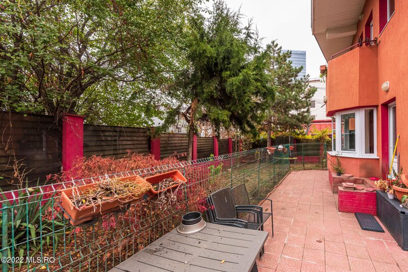 Metrou Aurel Vlaicu, vila cu 345 mp teren, curte 263 mp