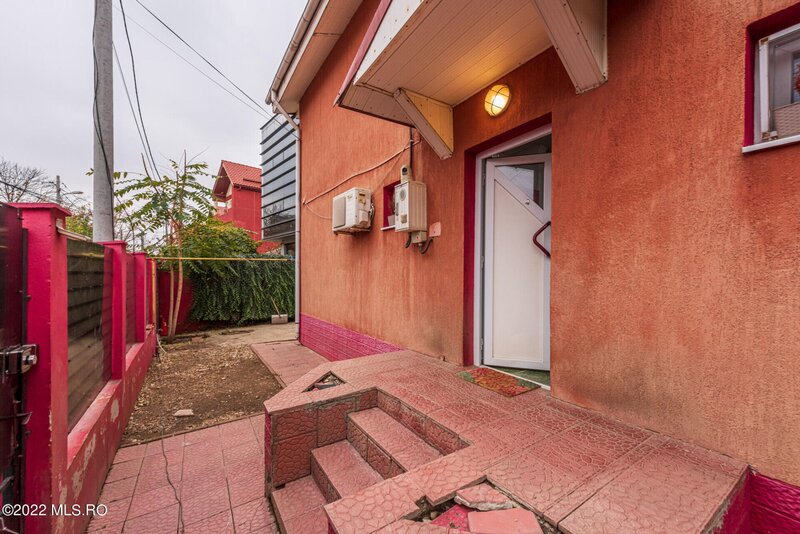 Metrou Aurel Vlaicu, vila cu 345 mp teren, curte 263 mp