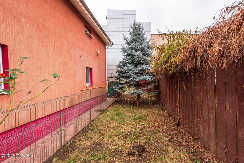 Metrou Aurel Vlaicu, vila cu 345 mp teren, curte 263 mp