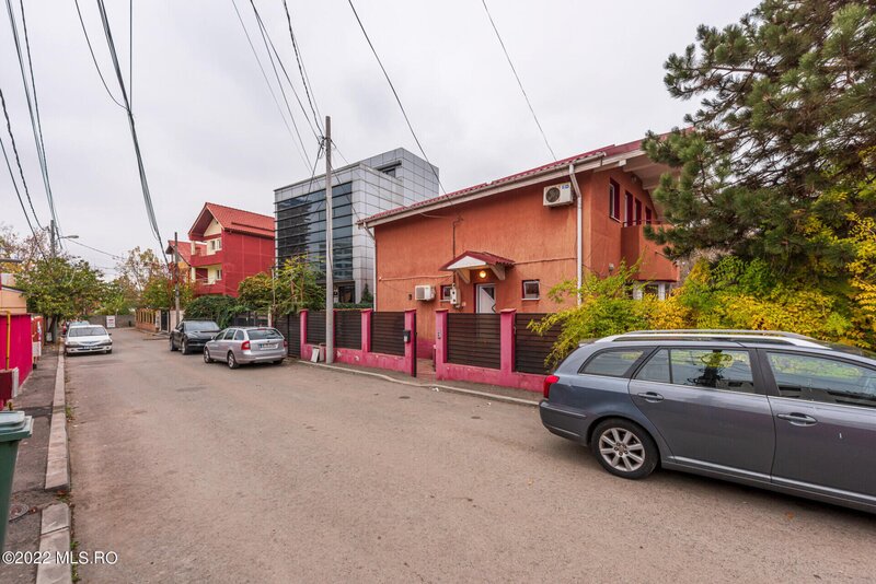 Metrou Aurel Vlaicu, vila cu 345 mp teren, curte 263 mp